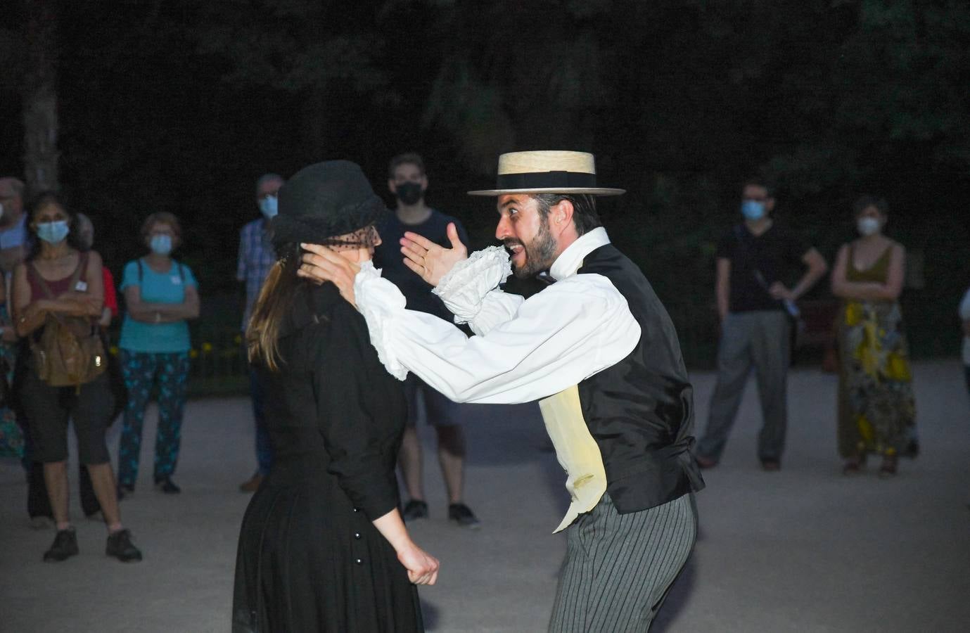 Fotos: Visita teatralizada por Valladolid para conocer la historia del Teatro Pradera