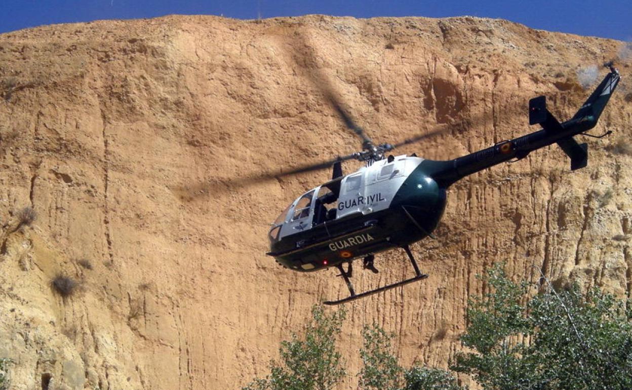 Helicóptero de rescate de la Guardia Civil en una imagen de archivo.