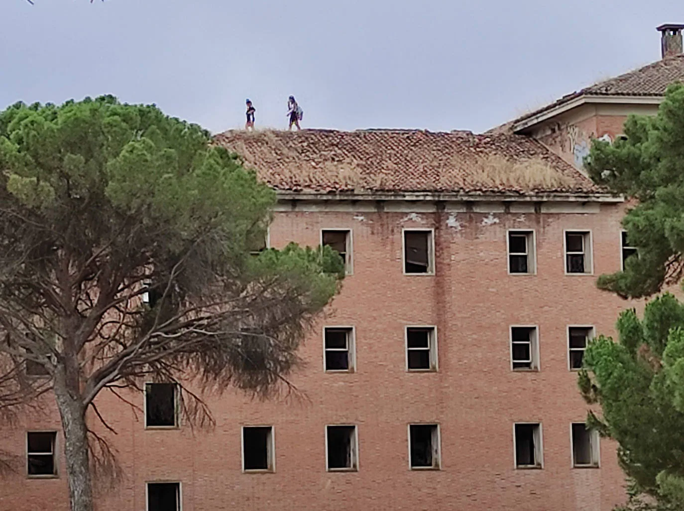 Urbex: El escalofriante vídeo del desafío viral a más de 20 metros de altura