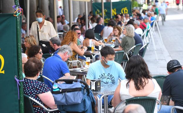 La hostelería y el ocio nocturno seguirán con restricciones para frenar la quinta ola