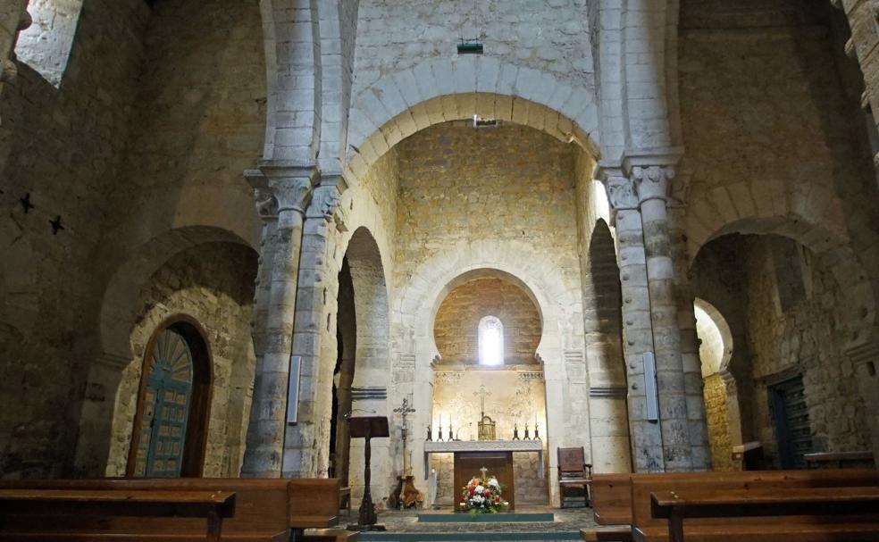 Interior de la iglesia mozárabe de Wamba. 