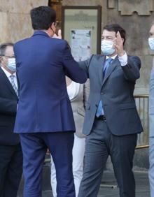 Imagen secundaria 2 - Abucheos a Sánchez y aplausos al Rey a su llegada a la Plaza Mayor de Salamanca