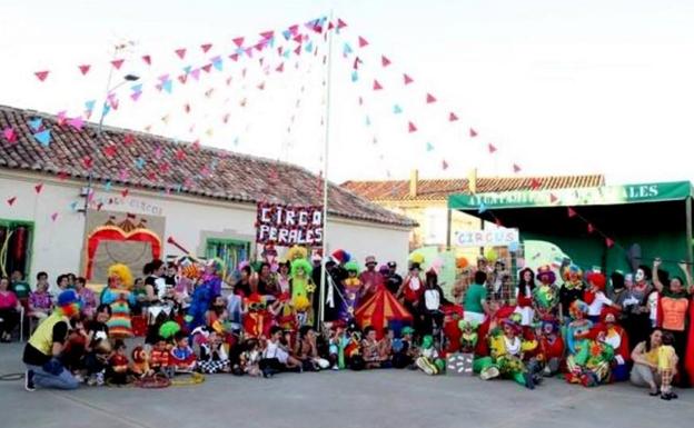 Los peralenses recrearon el circo con motivo de sus fiestas de verano. 