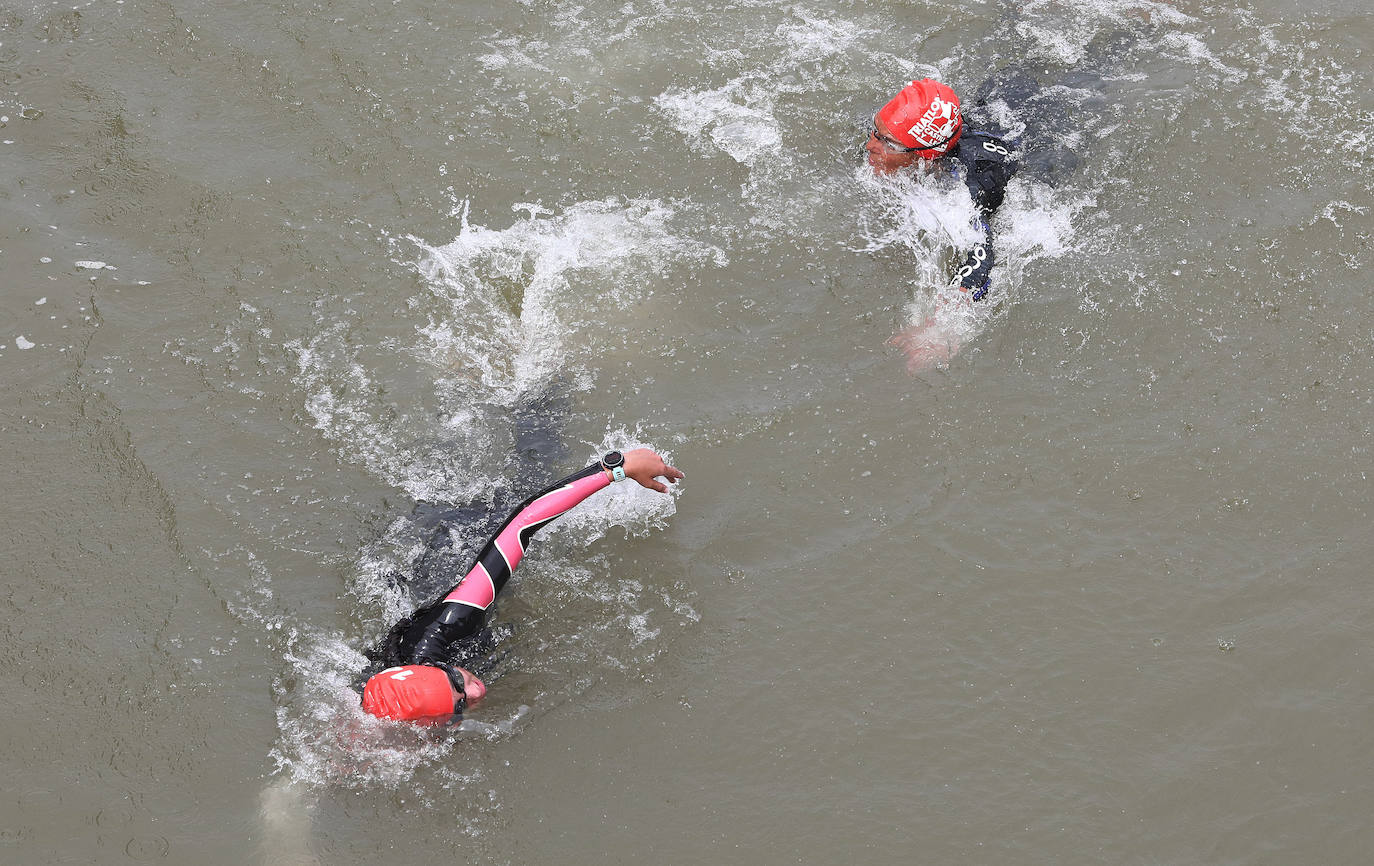 Fotos: Jaime Izquierdo y Laura Fernández se imponen en el Triatlón de Piña de Campos