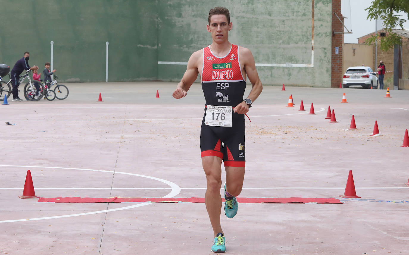 Fotos: Jaime Izquierdo y Laura Fernández se imponen en el Triatlón de Piña de Campos