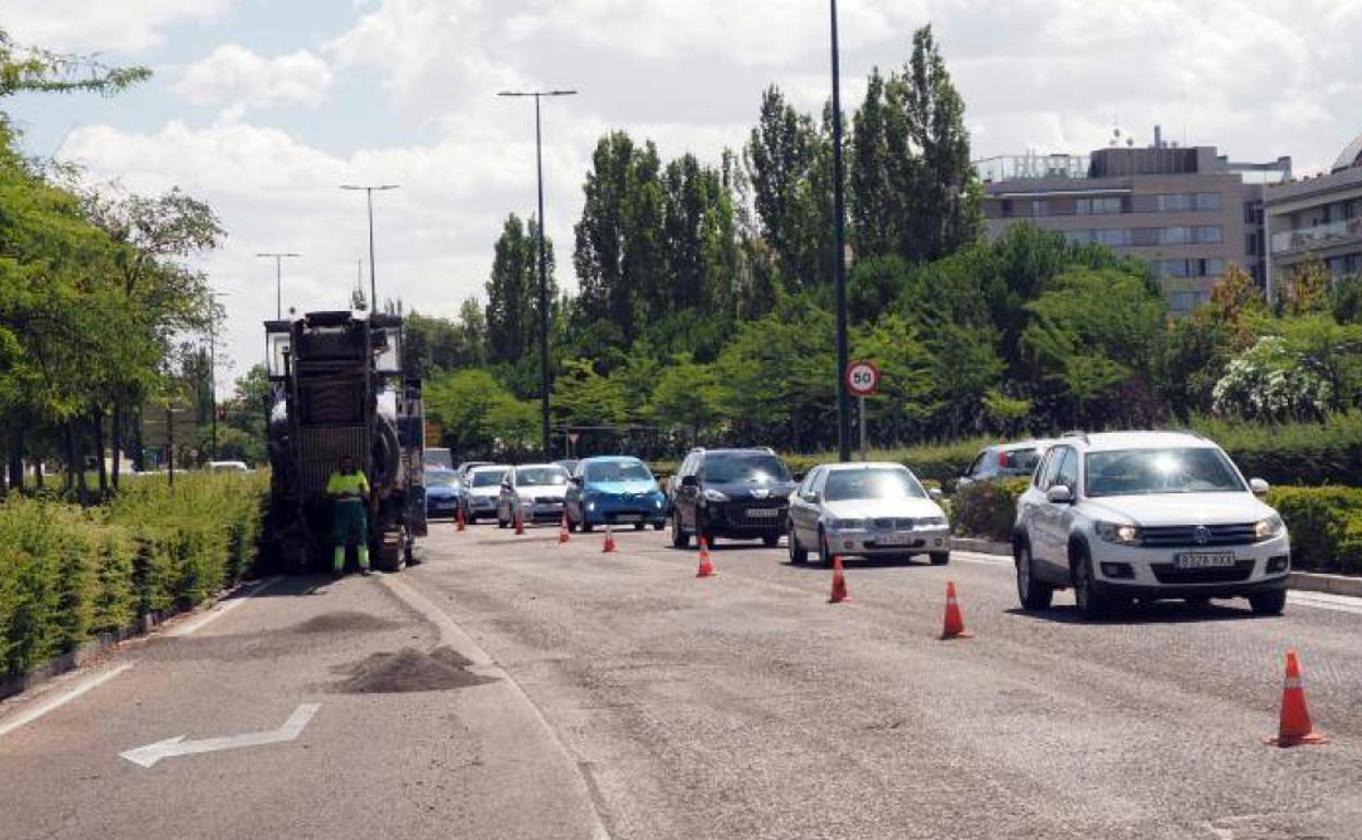 Retenciones en la avenida de Zamora antes del Camino Viejo de Simancas. 