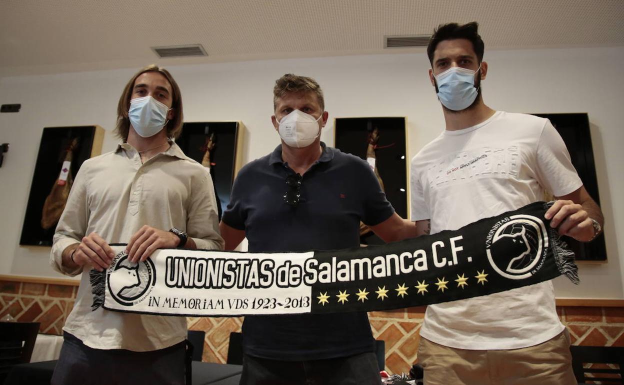 Manu Sánchez, Toni García y Fer Román durante la presentación. 