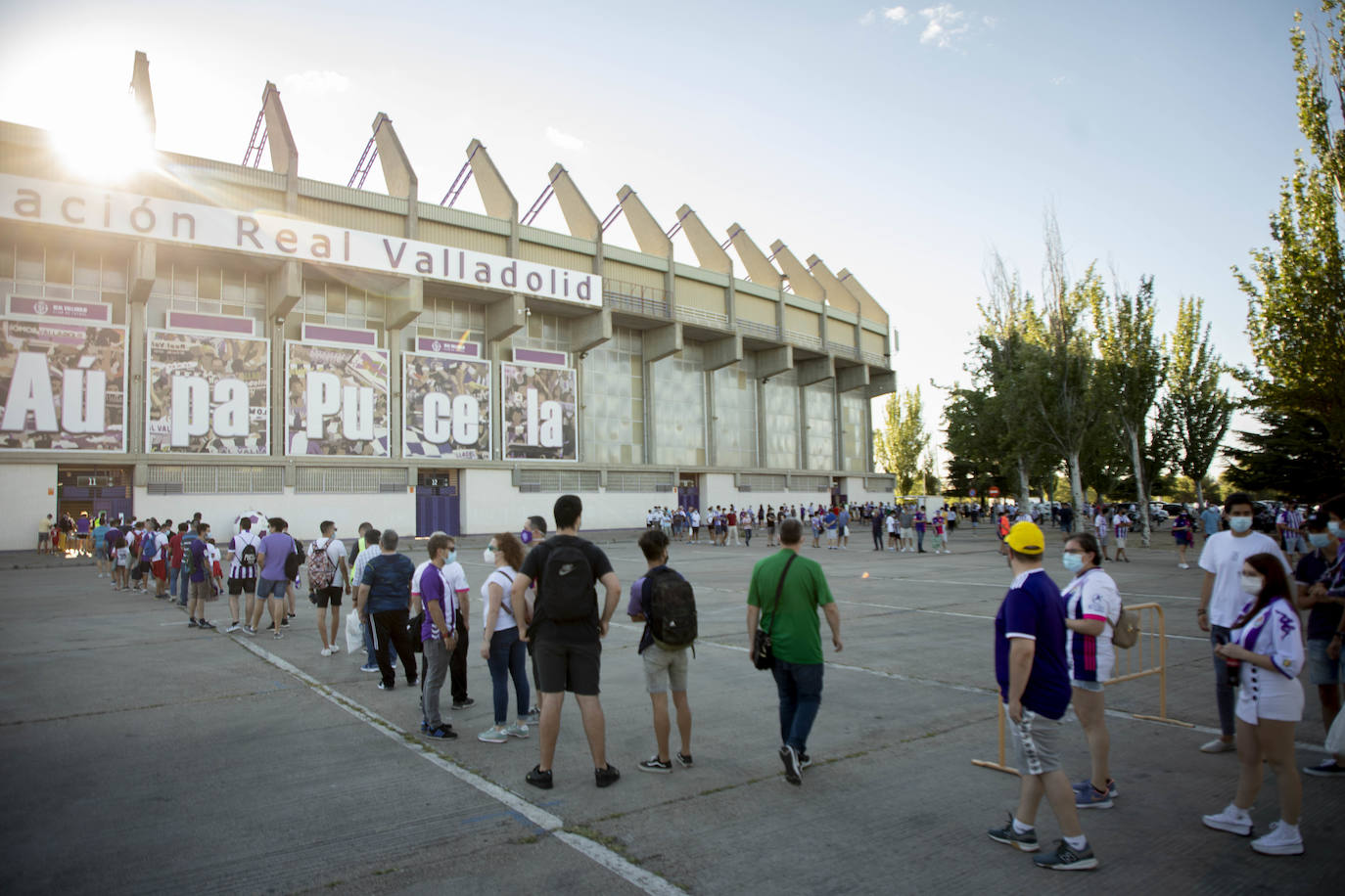 Los aficionados regresan al José Zorrilla después de más de un año.