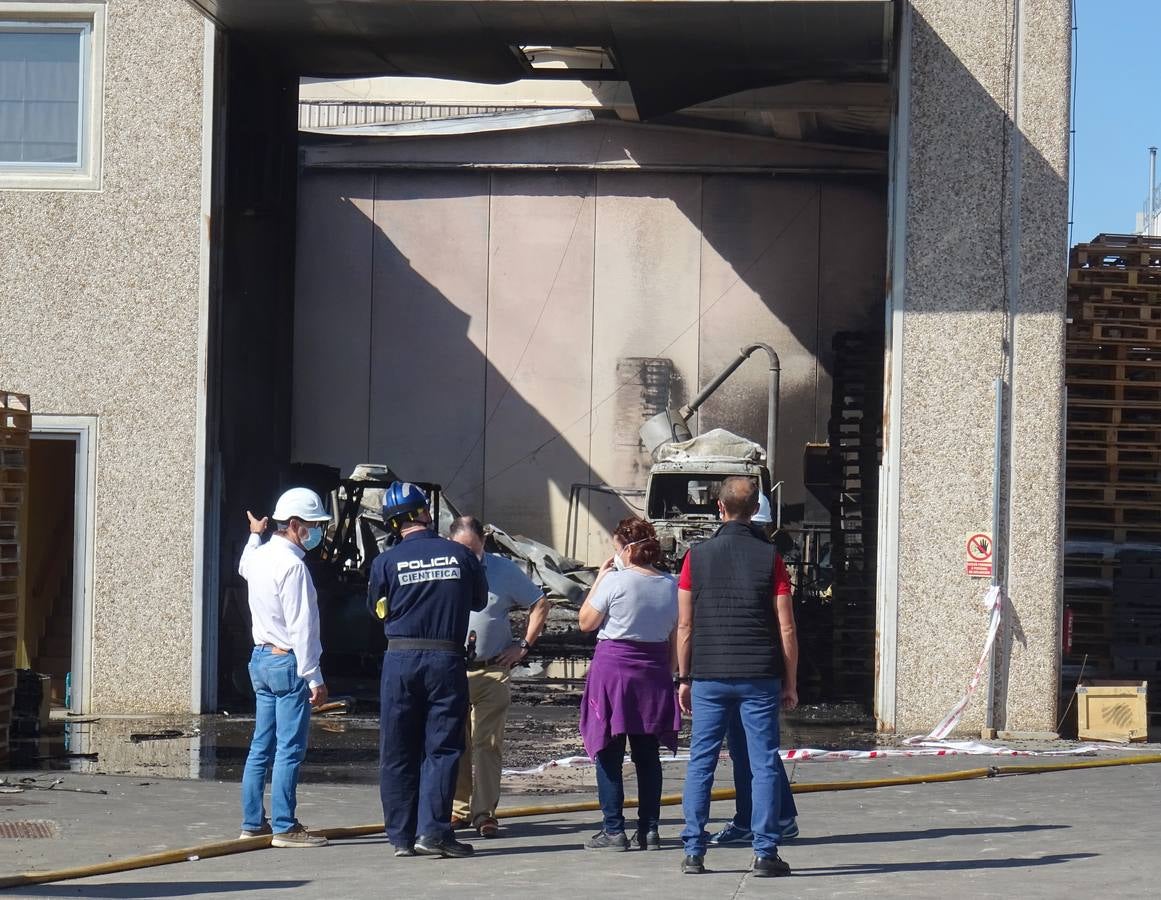 Fotos: Incendio en una empresa de palés del Polígono de San Cristóbal de Valladolid