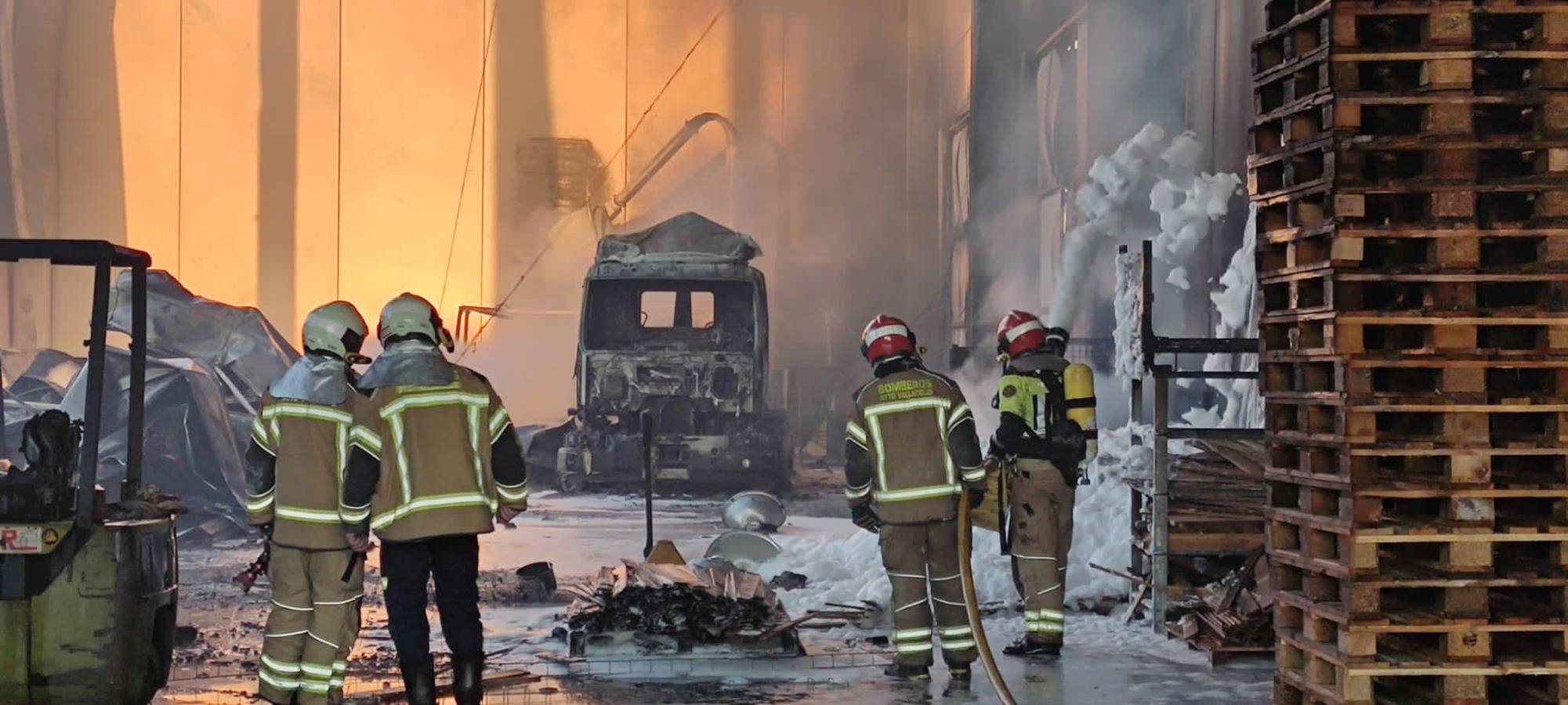 Fotos: Incendio en una empresa de palés del Polígono de San Cristóbal de Valladolid