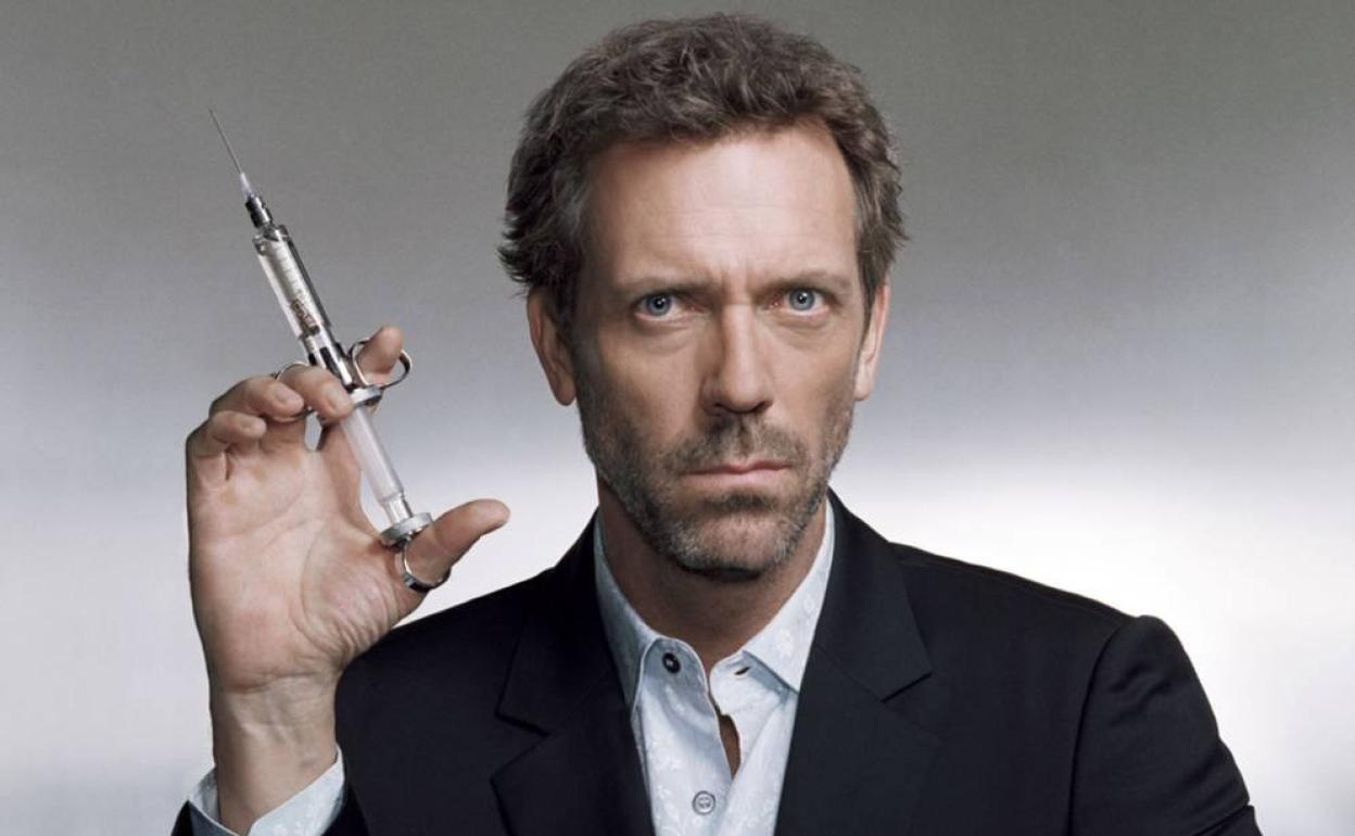 El actor Hugh Laurie interpreta al doctor House.