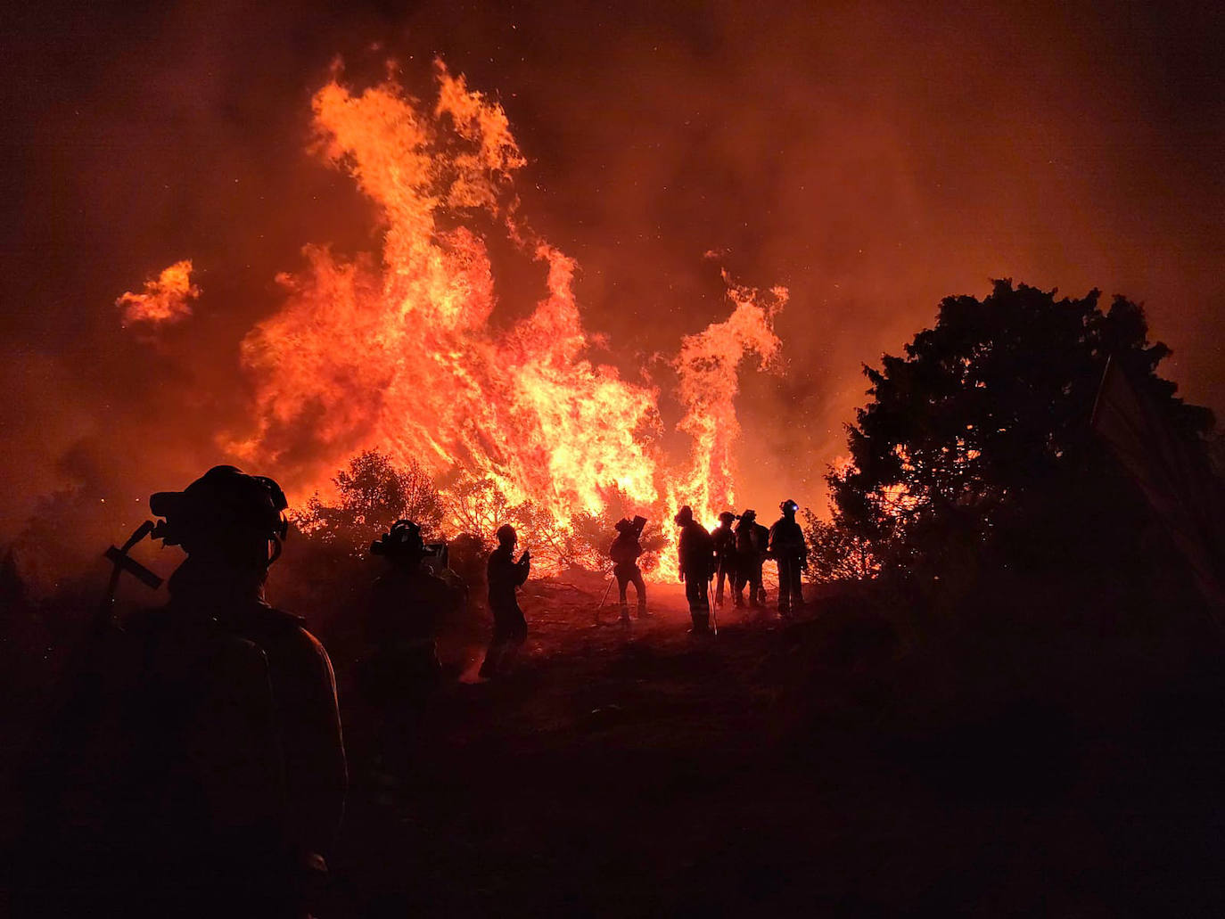 Fotos: Segundo día en el incendio de El Tiemblo, Ávila