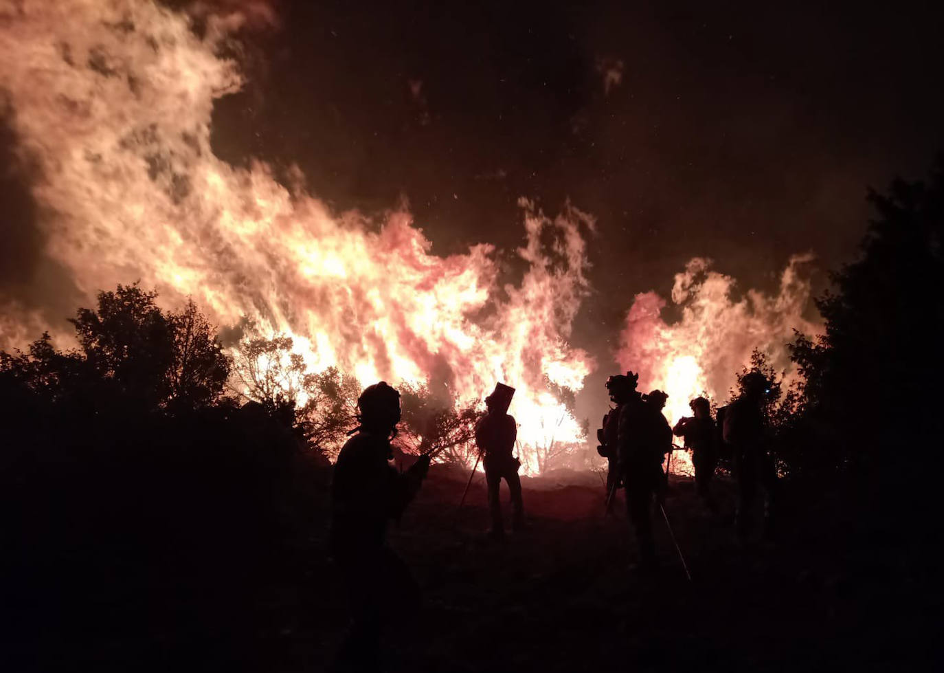 Fotos: Segundo día en el incendio de El Tiemblo, Ávila