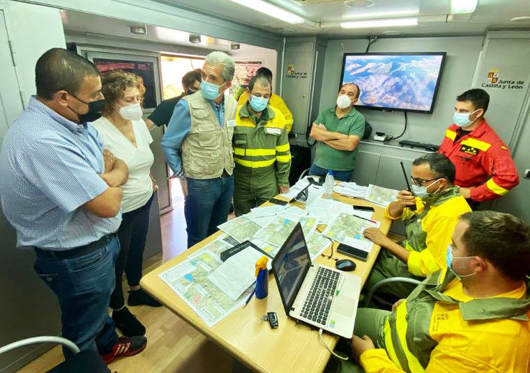 Fotos: Segundo día en el incendio de El Tiemblo, Ávila