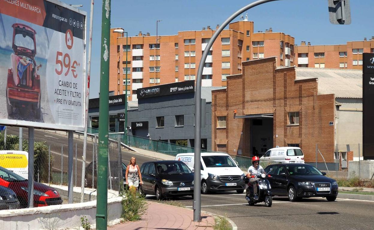 La zona industrial de Argales con el Macro a la izquierda y Talleres y Grúas Ávila Hyundai al fondo