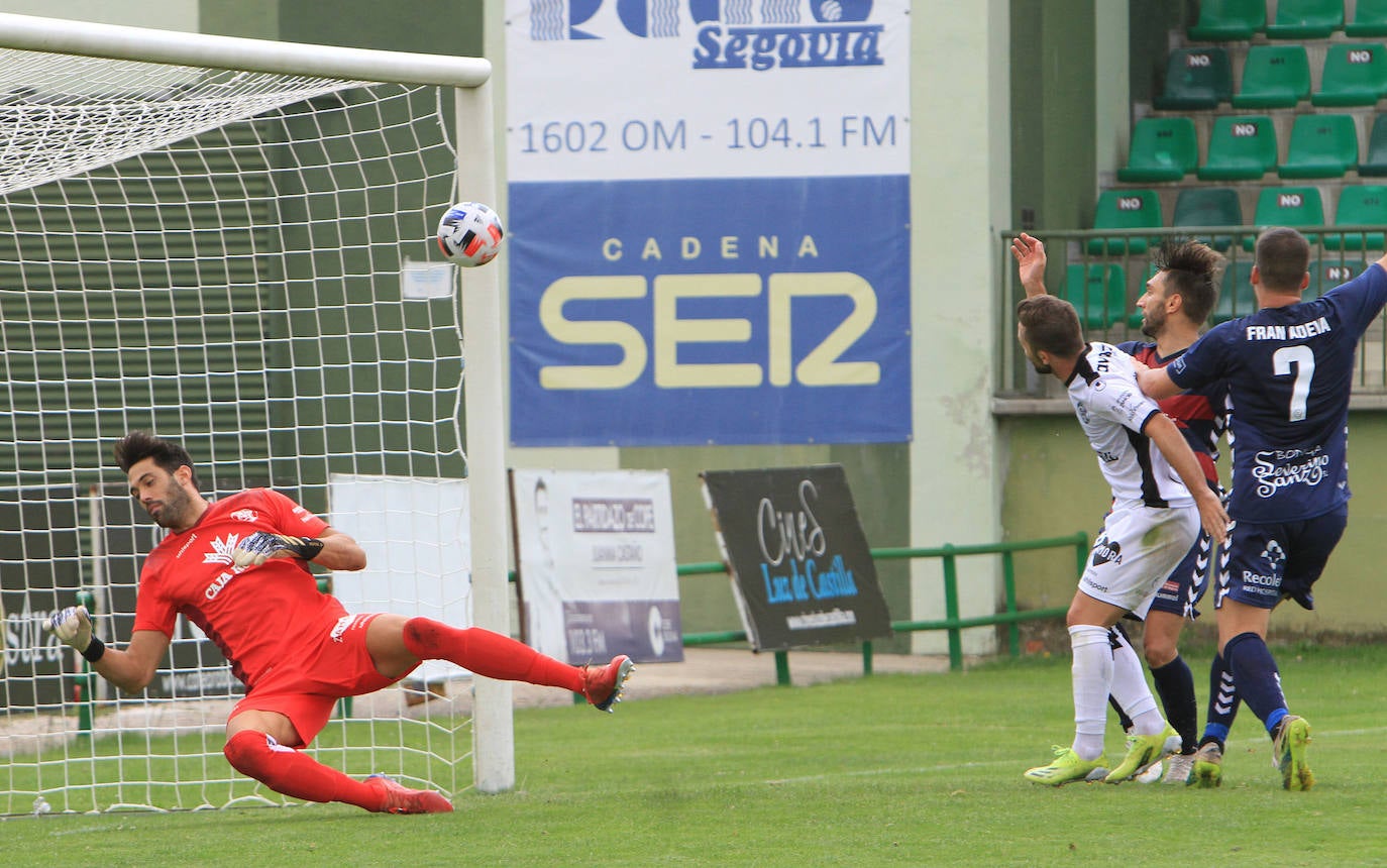 Adeva hace el cuarto gol de la Segoviana frente al Zamora.