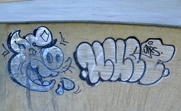 Detalle del grafiti rubribado por 'UPRS'. 