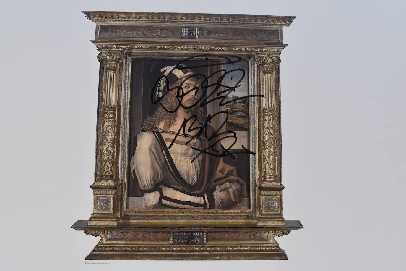 Fotos: Indignación en Aguilar por las pintadas de la exposición del Museo del Prado