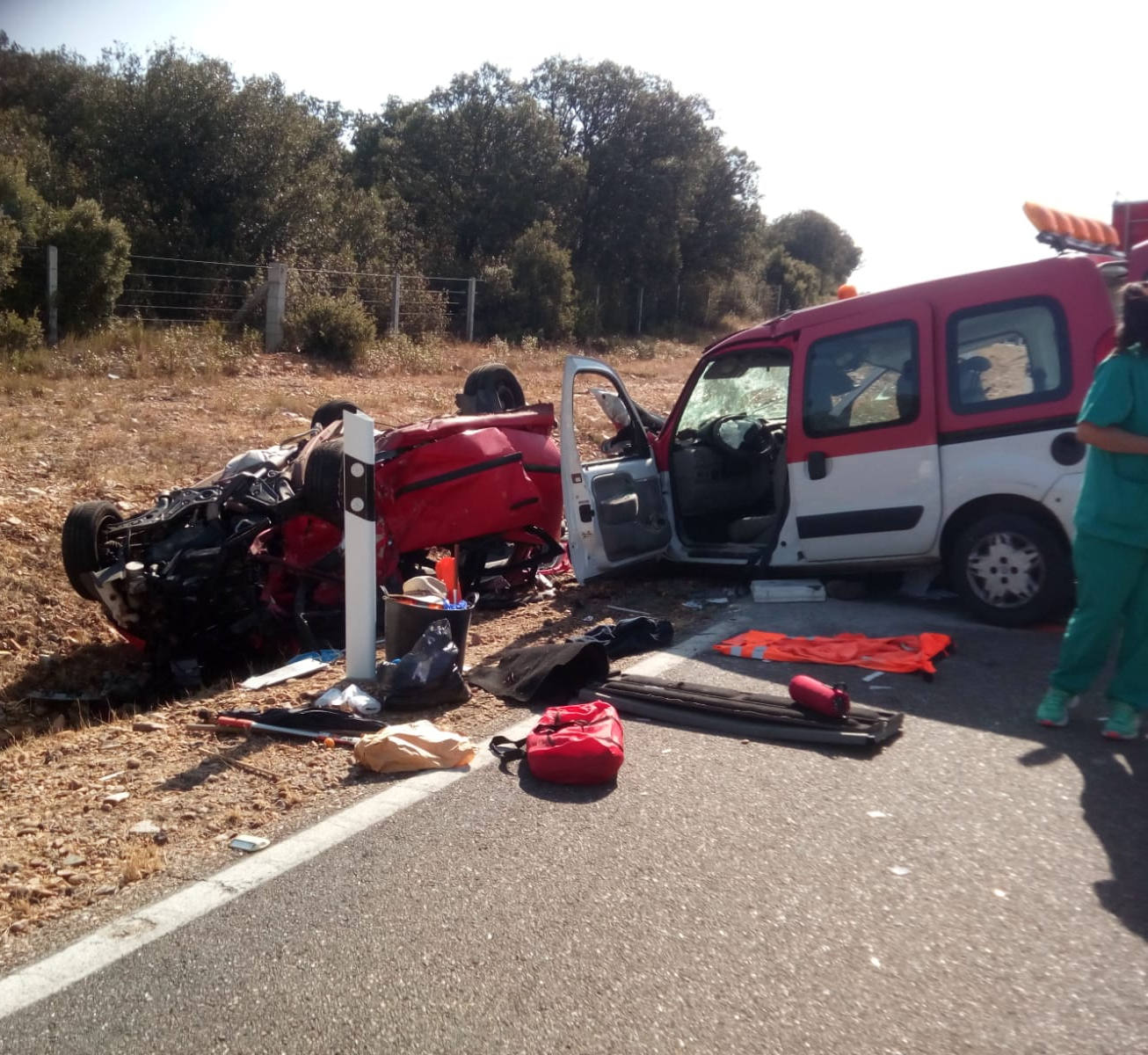 Fotos: Dos fallecidos y tres heridos en un choque frontal en Zamora