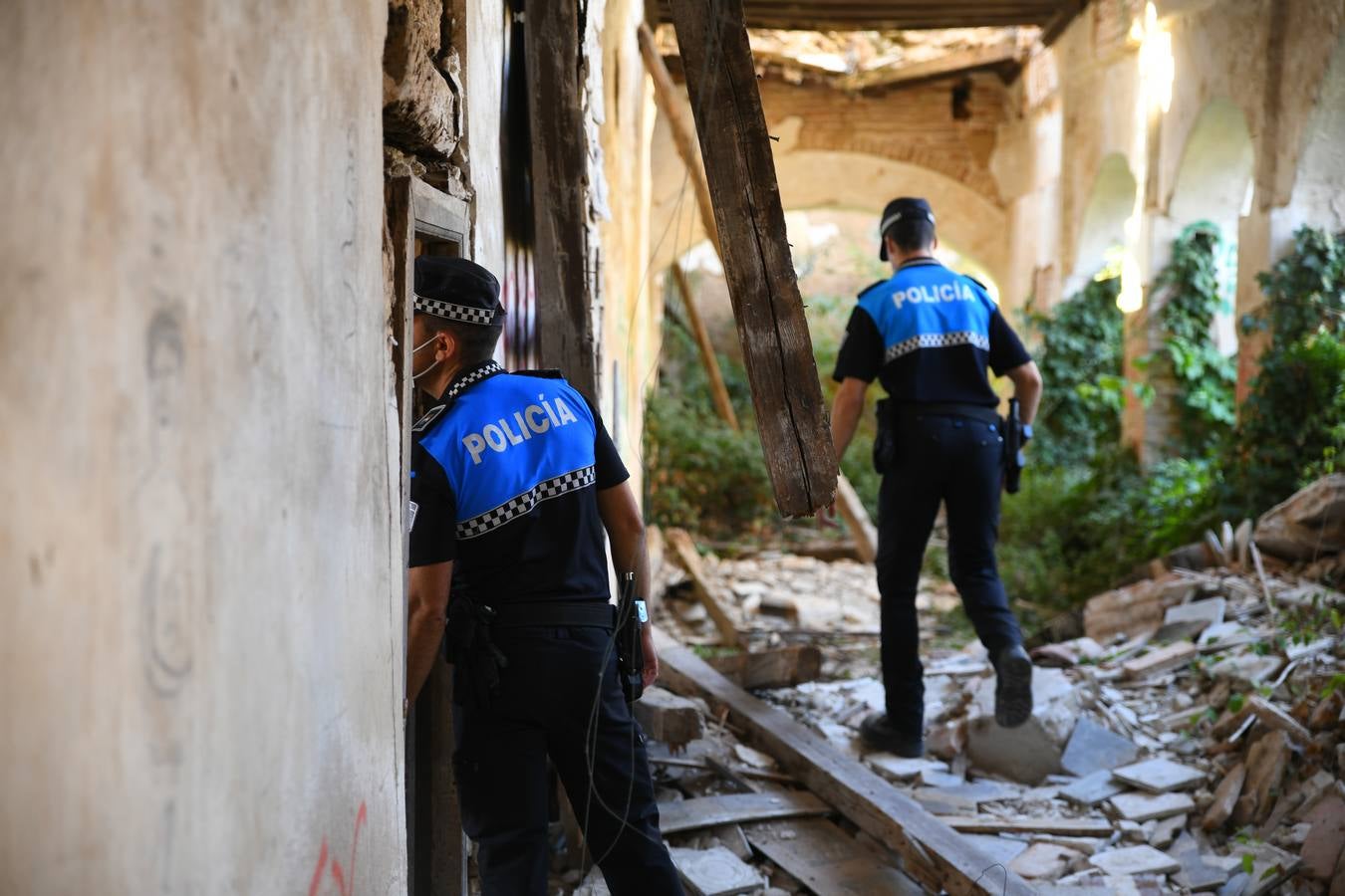 Fotos: La Policía Local de Tordesillas busca a al anciano desaparecido en el antiguo hospital Mater Dei