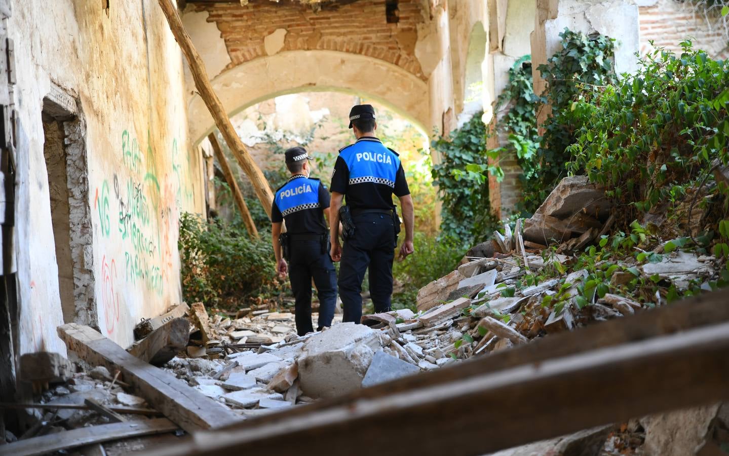 Fotos: La Policía Local de Tordesillas busca a al anciano desaparecido en el antiguo hospital Mater Dei