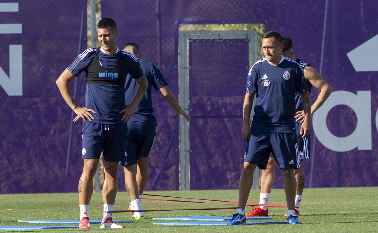 Sergi Guardiola y Orellana, llamados a abandonar la disciplina blanquivioleta, se ejercitaron este lunes con el grupo. 