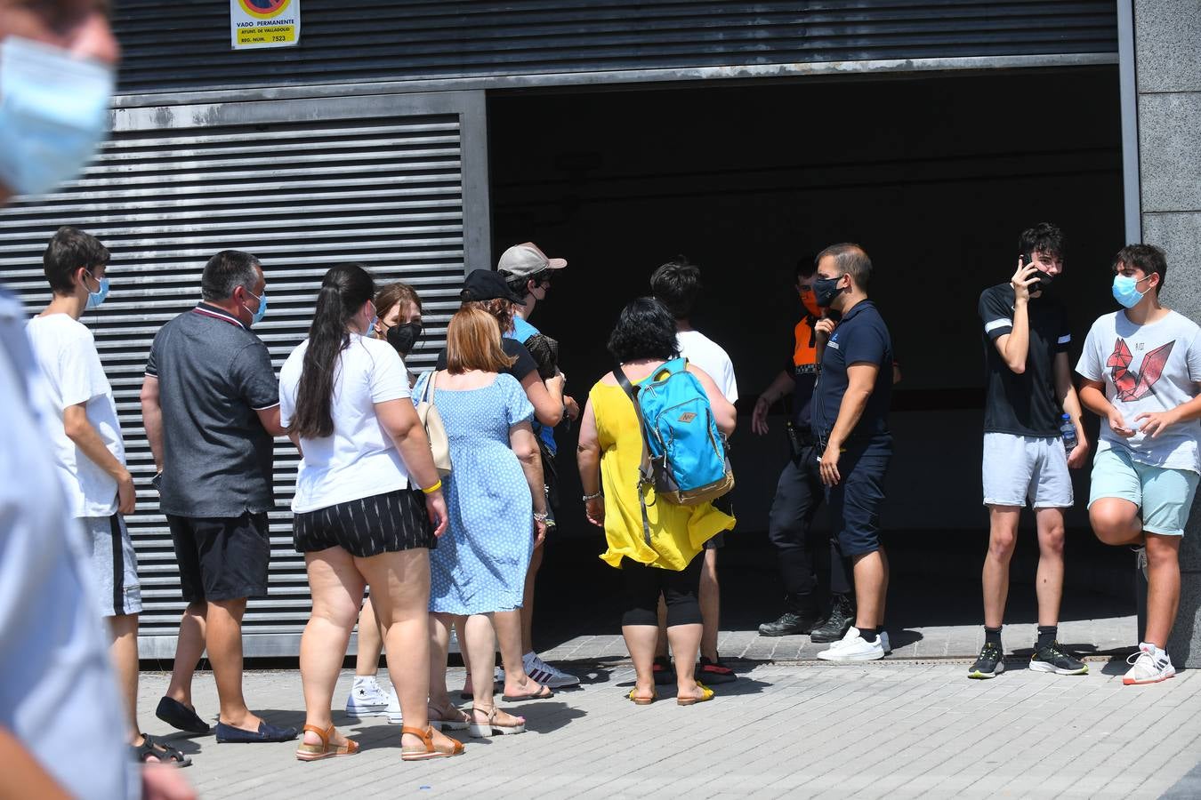 Fotos: Colas de vacunación contra la covid en Valladolid bajo un intenso calor