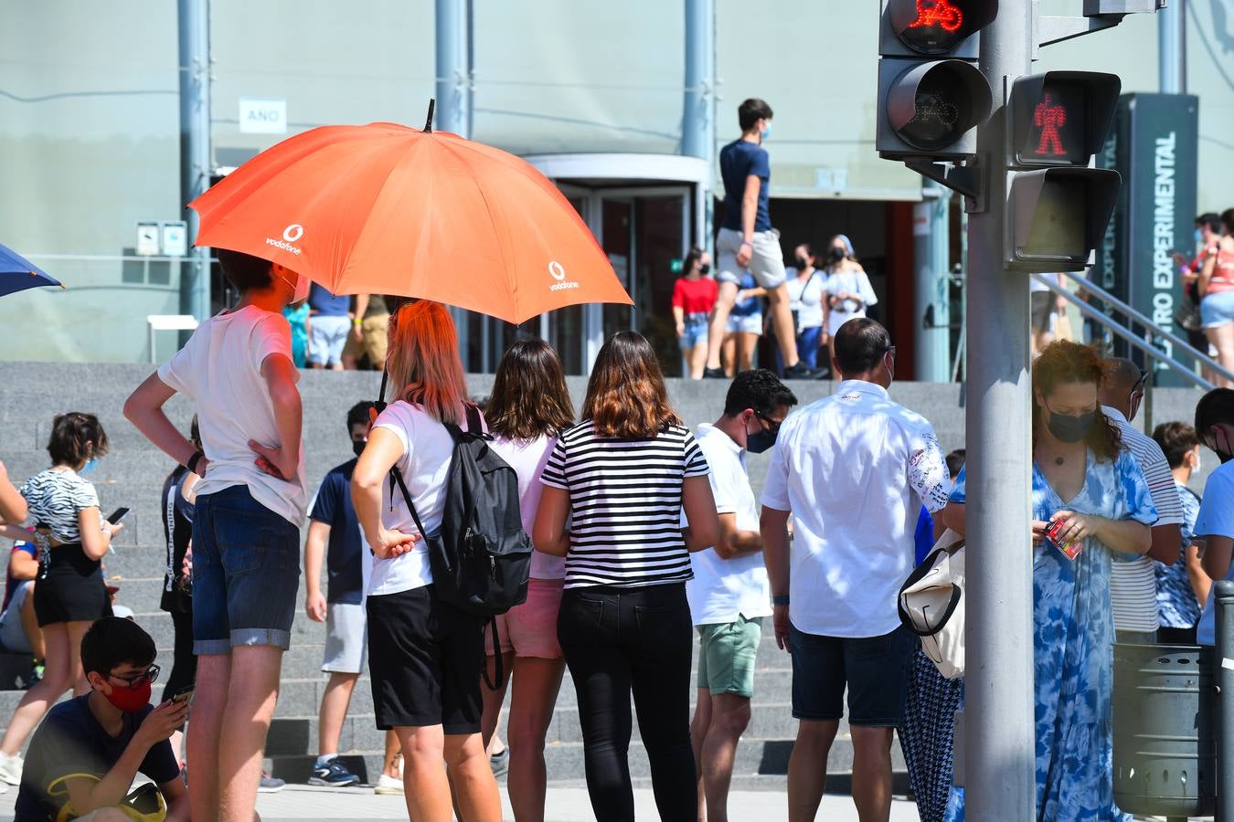 Fotos: Colas de vacunación contra la covid en Valladolid bajo un intenso calor