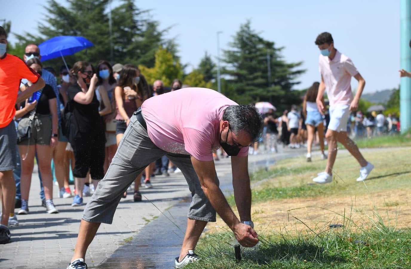 Fotos: Colas de vacunación contra la covid en Valladolid bajo un intenso calor