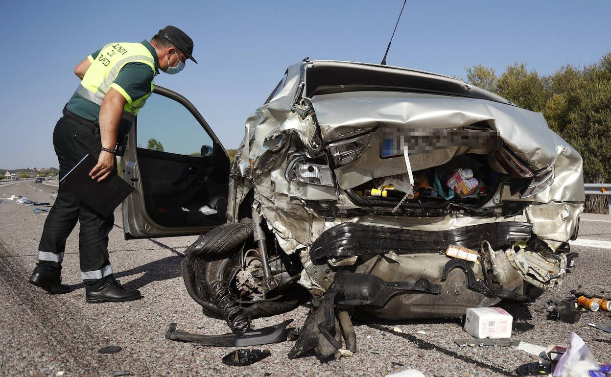 Tres heridos en una colisión por alcance en el kilómetro 320 de la A-62. 