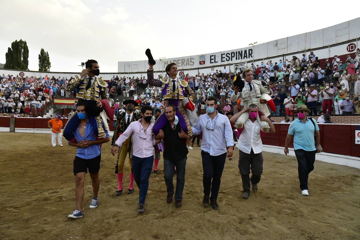 Imágenes de la corrida de este viernes en El Espinar.
