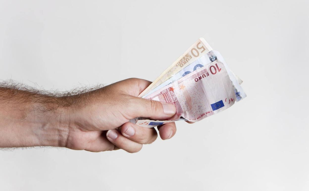 Las cinco operaciones en efectivo que vigila Hacienda