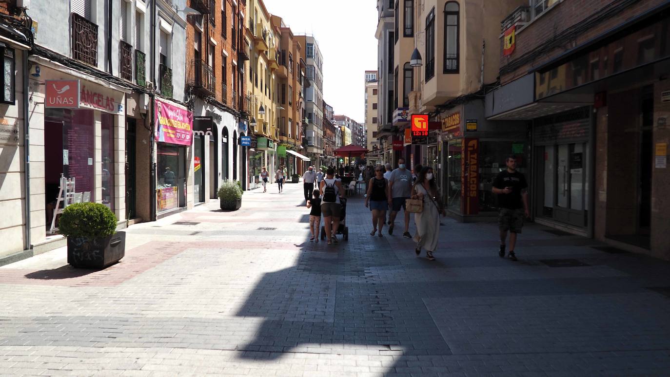 Entre los monumentos más importantes de este barrio se encuentran plaza Mayor, plaza Zorrilla o plaza España, entre otros