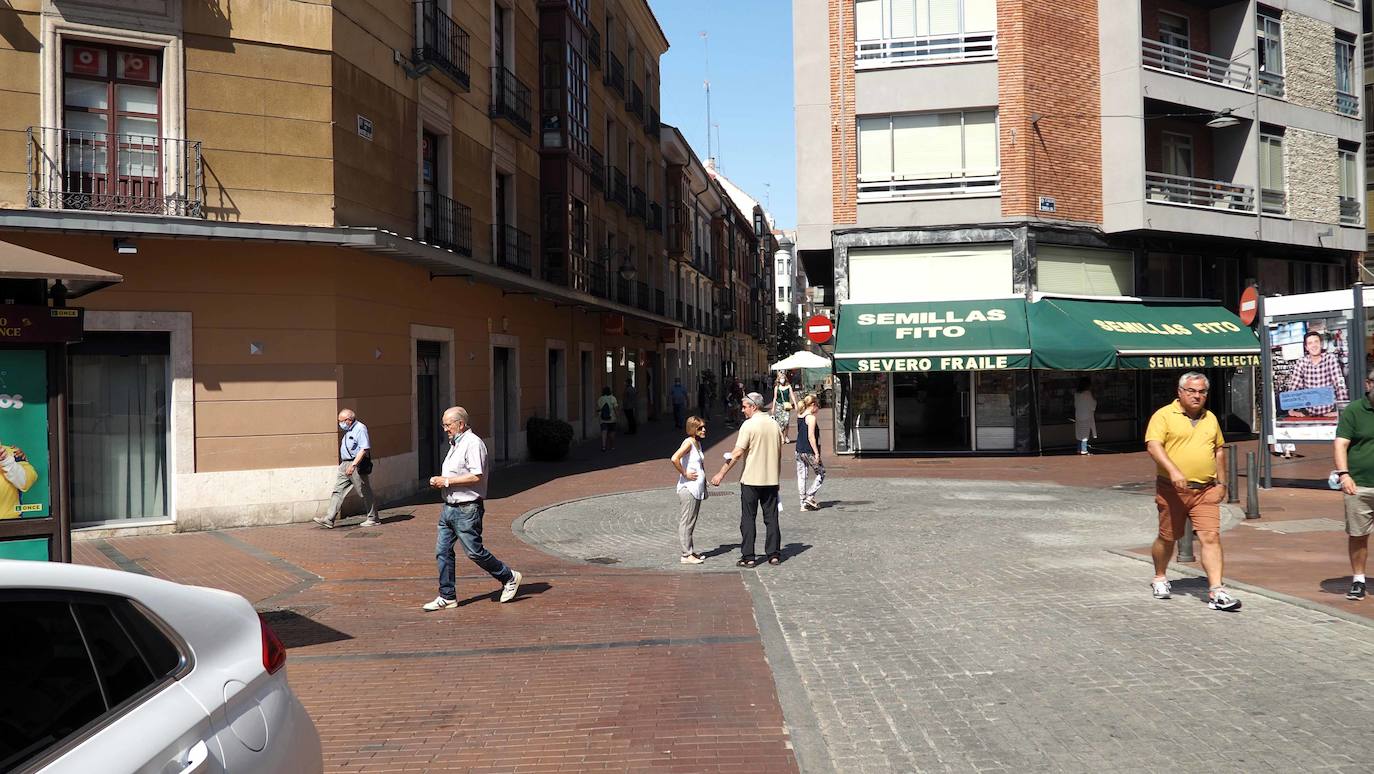 Entre los monumentos más importantes de este barrio se encuentran plaza Mayor, plaza Zorrilla o plaza España, entre otros