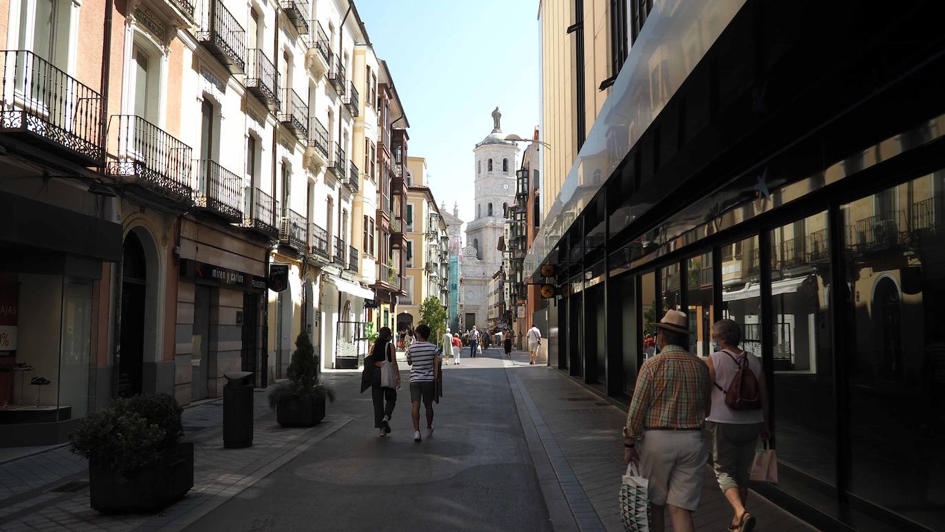 Entre los monumentos más importantes de este barrio se encuentran plaza Mayor, plaza Zorrilla o plaza España, entre otros