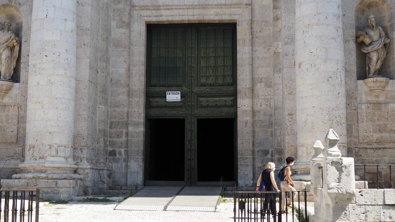 Entre los monumentos más importantes de este barrio se encuentran plaza Mayor, plaza Zorrilla o plaza España, entre otros