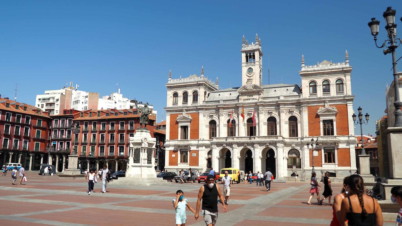 Entre los monumentos más importantes de este barrio se encuentran plaza Mayor, plaza Zorrilla o plaza España, entre otros