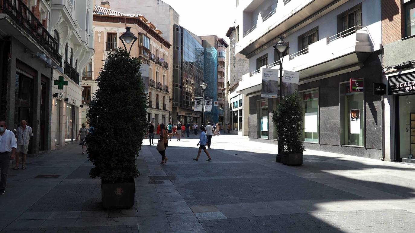 Entre los monumentos más importantes de este barrio se encuentran plaza Mayor, plaza Zorrilla o plaza España, entre otros