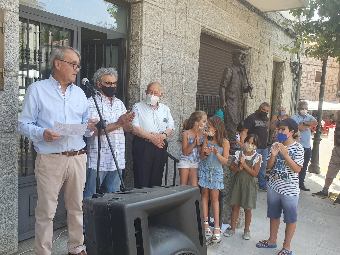 Fotos: El hombre de campo pervivirá en Linares de Riofrío en bronce