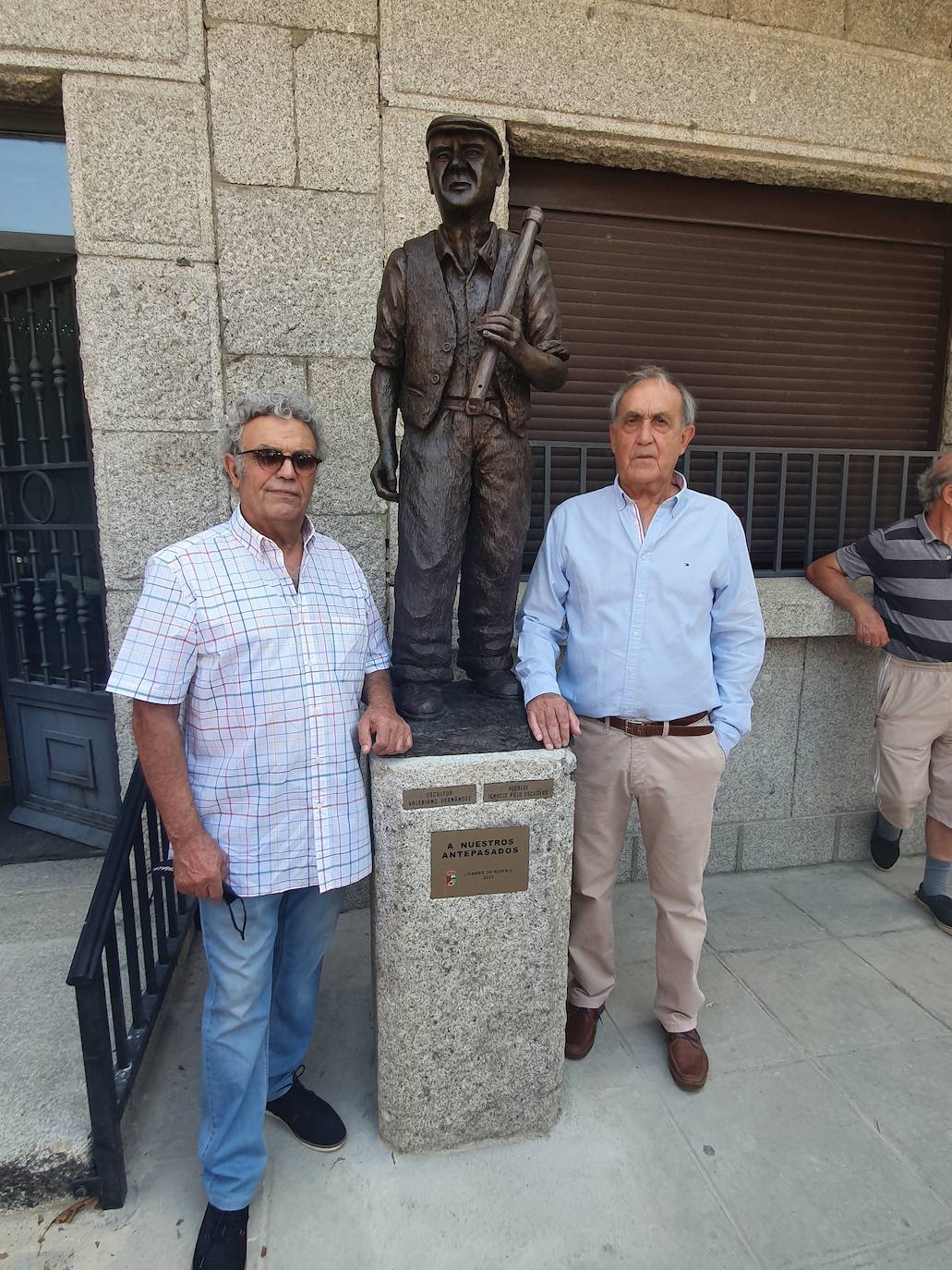 Fotos: El hombre de campo pervivirá en Linares de Riofrío en bronce