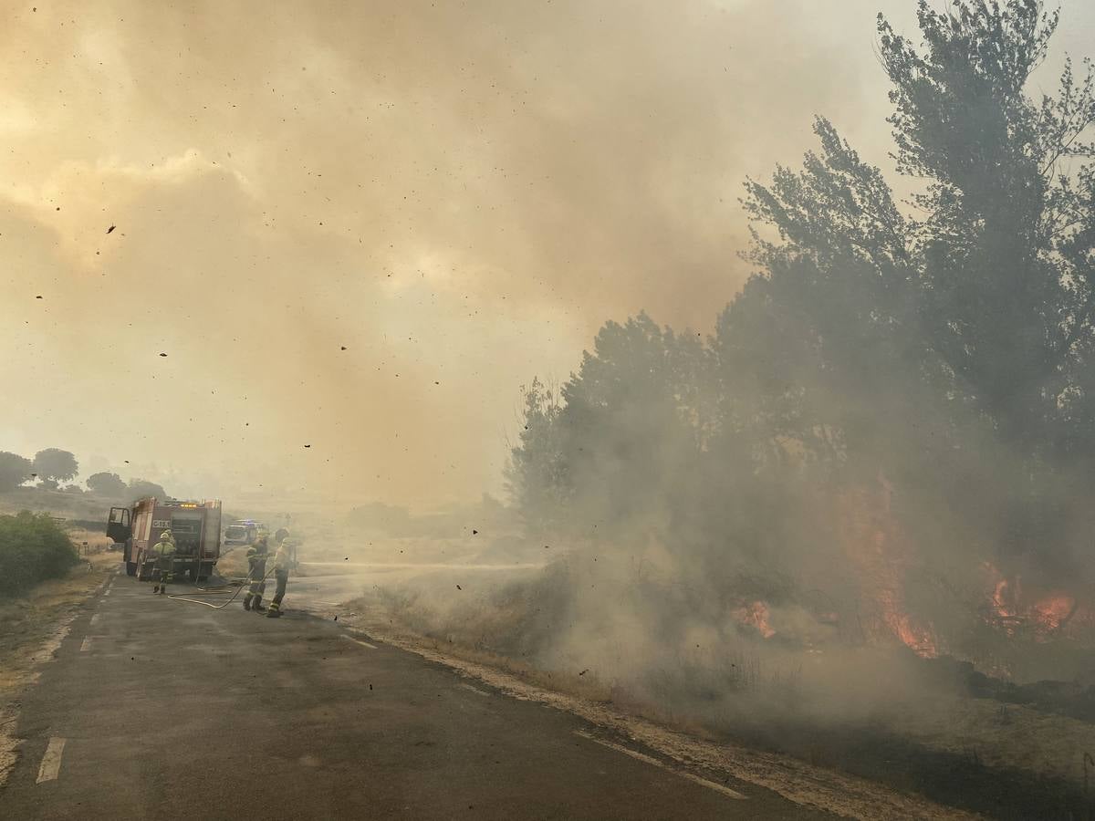 Fotos: El incendio forestal de Navalacruz obliga a desalojar varios pueblos de Ávila