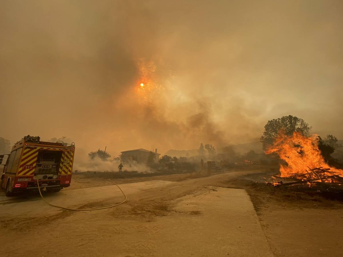 Fotos: El incendio forestal de Navalacruz obliga a desalojar varios pueblos de Ávila