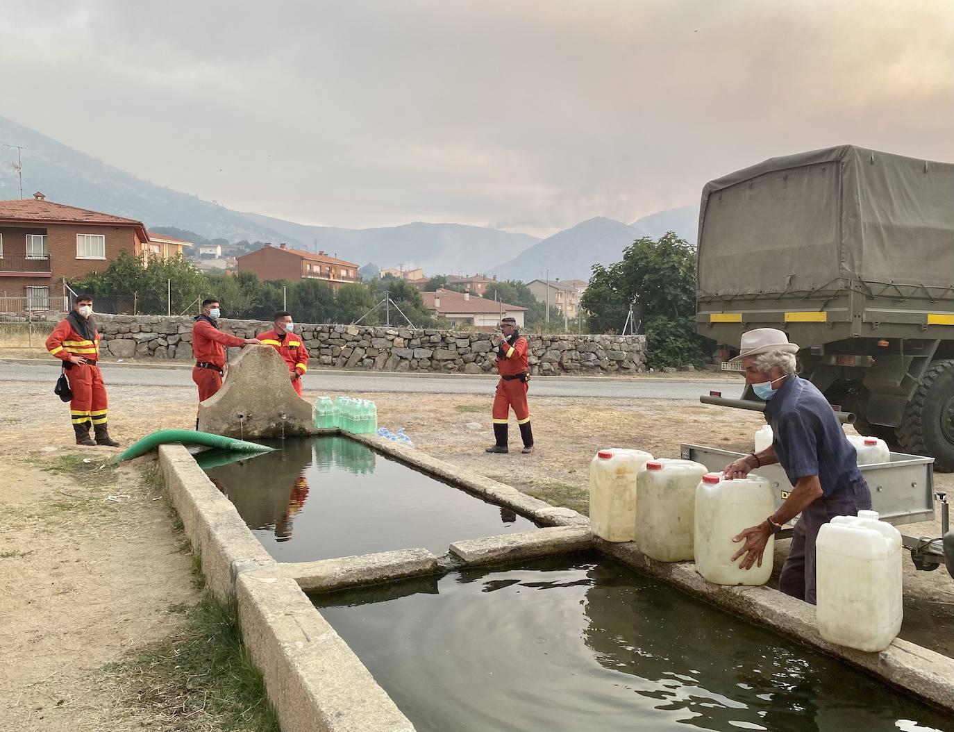 Incendio iniciado en Navalacruz, visto desde Villarejo.