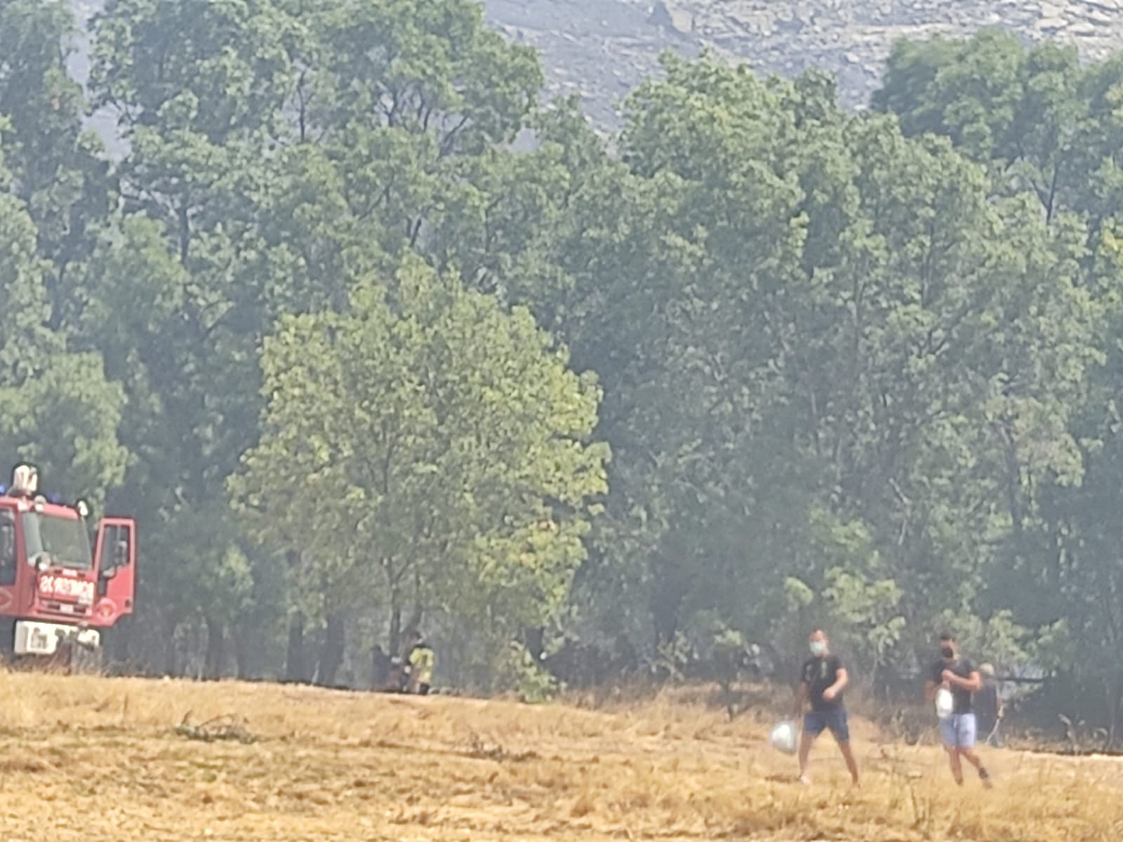 Fotos: Sigue la lucha contra el incendio de Navalacruz