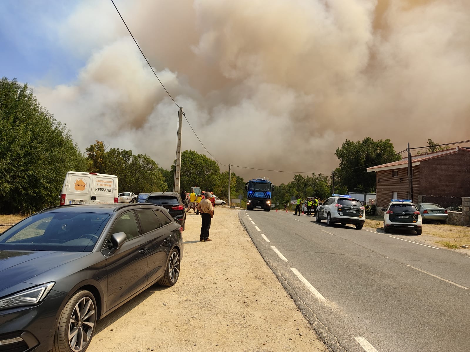 Fotos: Sigue la lucha contra el incendio de Navalacruz