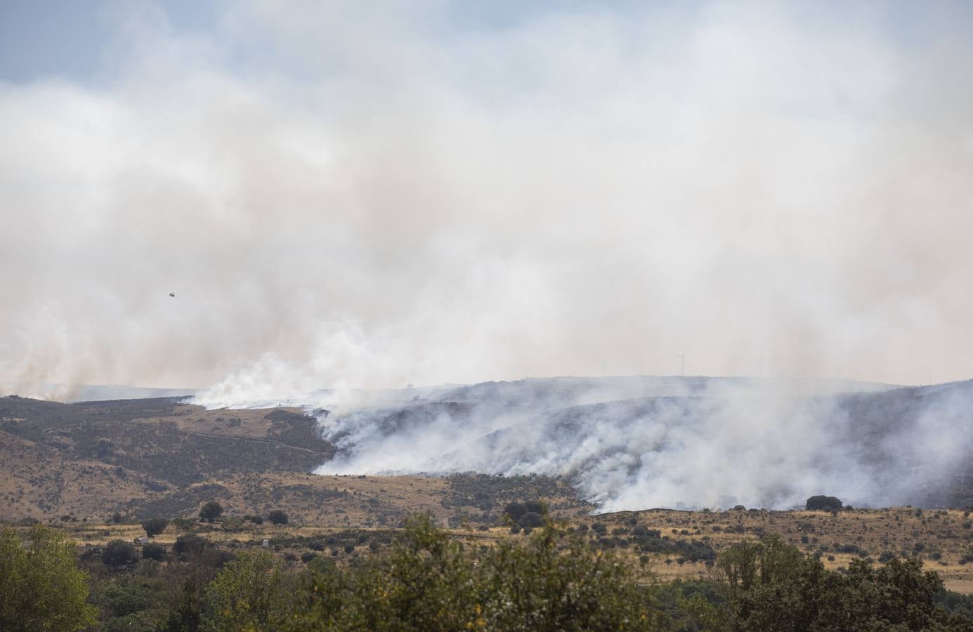 Fotos: Los vecinos desalojados por el incendio de Navalacruz regresan a sus casas