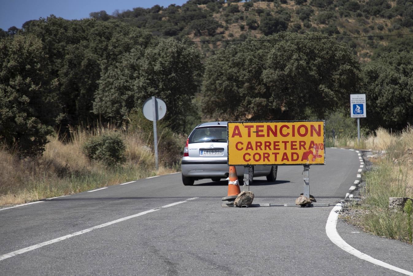 Fotos: Los vecinos desalojados por el incendio de Navalacruz regresan a sus casas