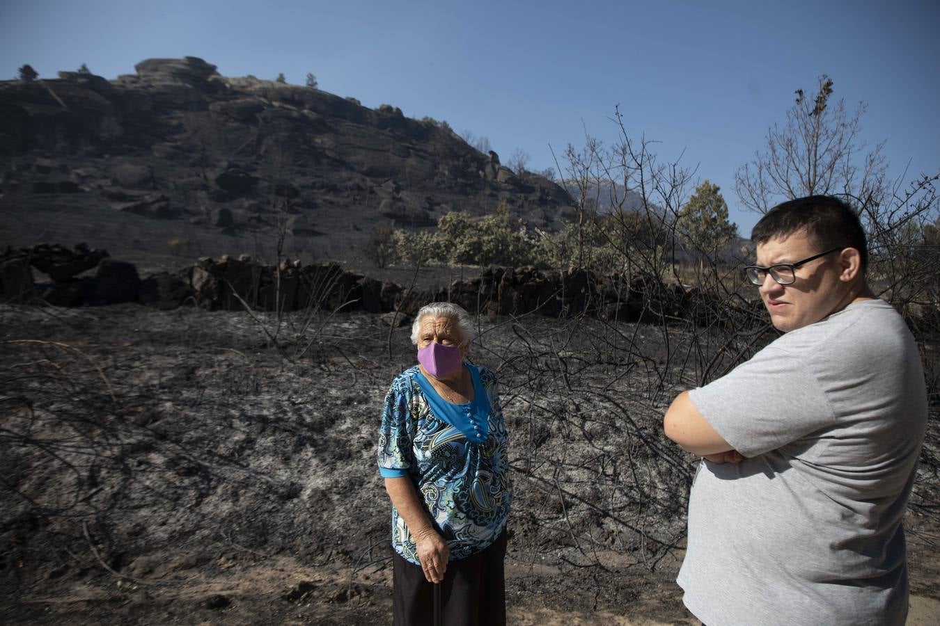 Fotos: Los vecinos desalojados por el incendio de Navalacruz regresan a sus casas