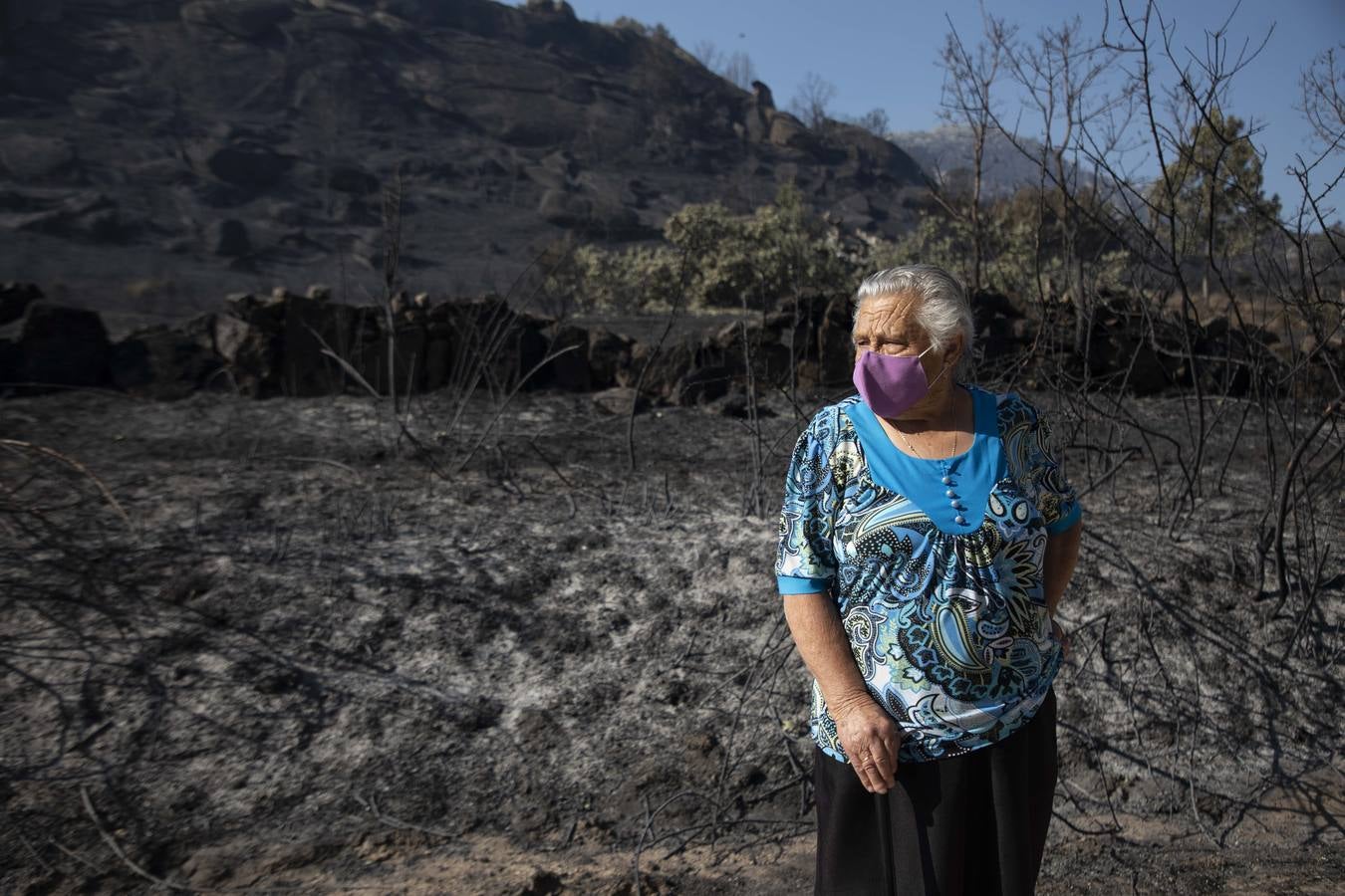 Fotos: Los vecinos desalojados por el incendio de Navalacruz regresan a sus casas