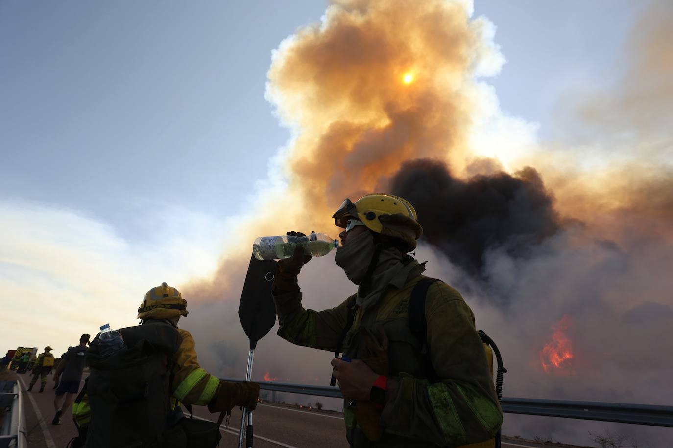 Fotos: Declarado en nivel 1 el incendio declarado en San Felices de Gallegos
